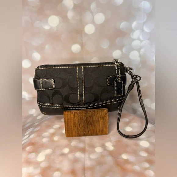 Coach wristlet. - Picture 2 of 7